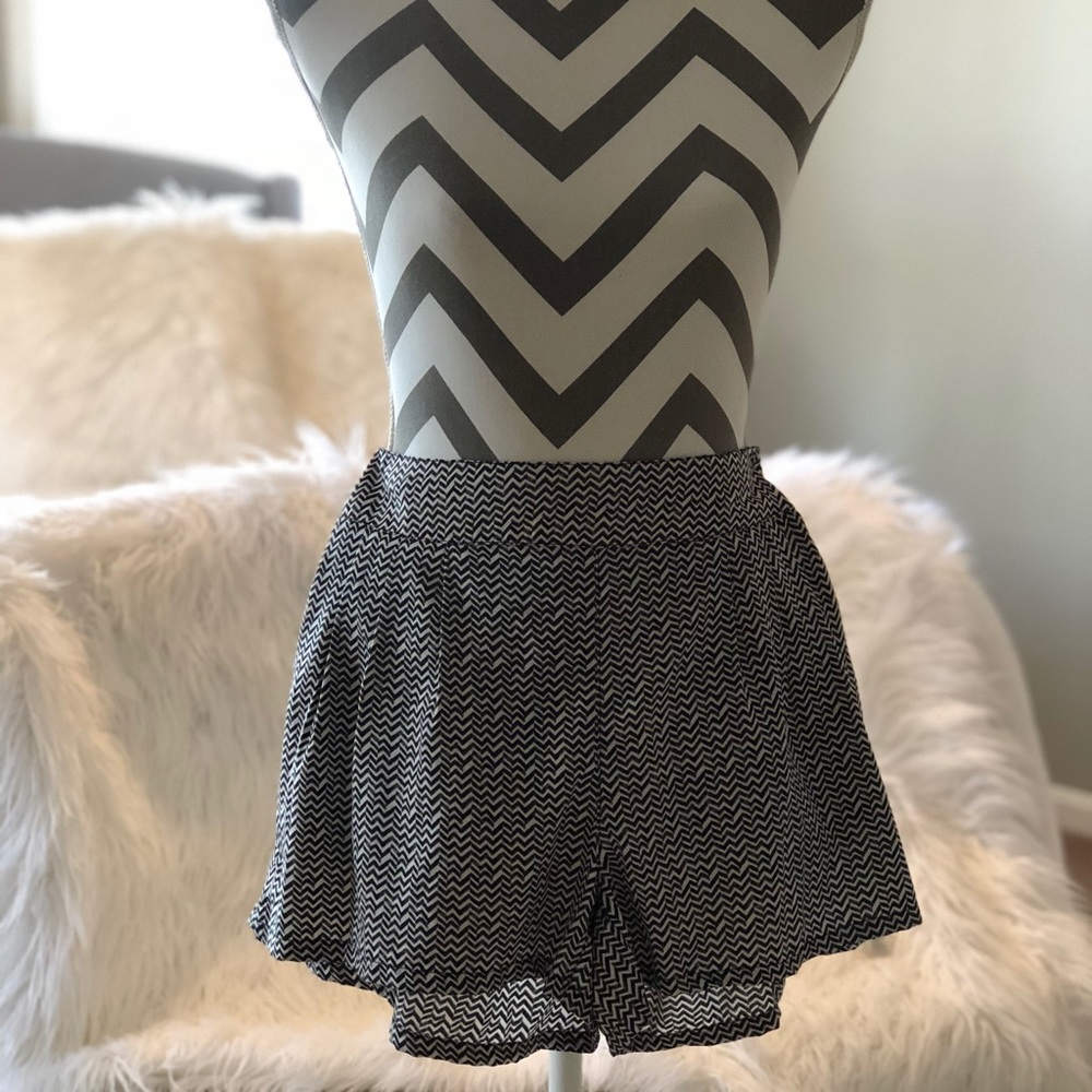 Light weight patterned shorts